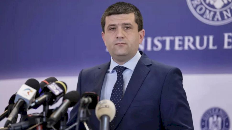 Ministrul Apărării îi atacă furibund pe magistrați: „Militarii nu sunt în situația cu pensii de zeci de mii de euro pe lună, militarii nu sunt în situația cu dosare întârziate sau cu infractori cărora li s-au prescris pedepsele...” Vezi mai mult în primul comentariu