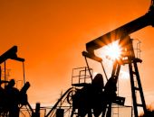 Prețul petrolului scade drastic după declarațiile lui Trump despre negocierile cu Iranul