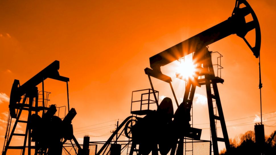 Prețul petrolului scade drastic după declarațiile lui Trump despre negocierile cu Iranul