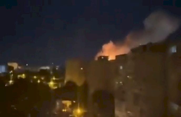Dronă prăbușită pe un bloc din Galați! Doi răniți în urma exploziei care a provocat un incendiu