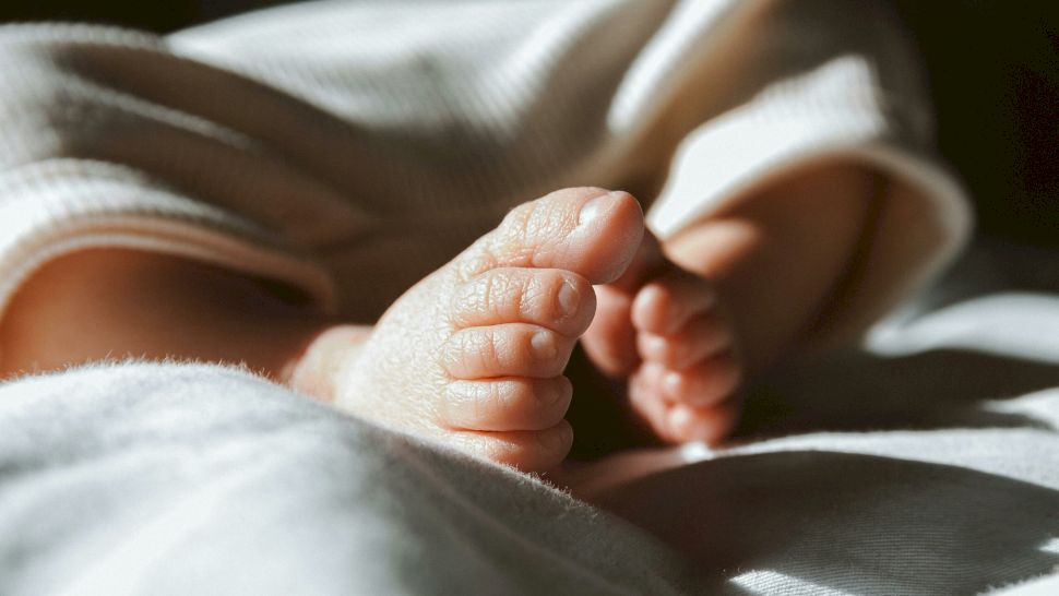 Anunț impresionant în lumea mondenă! O cunoscută cântăreață română a devenit mamă pentru prima dată