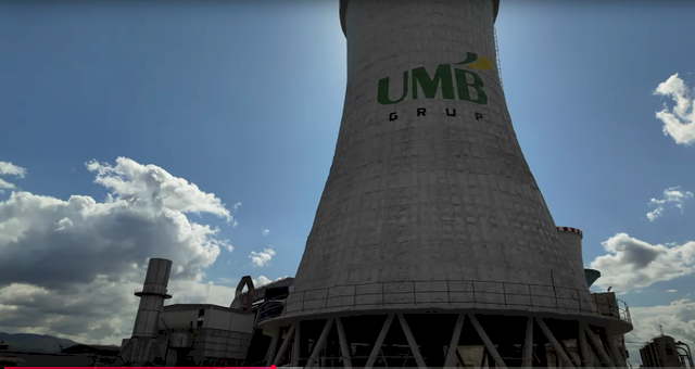 VIDEO: Umbrărescu investește masiv la Oțelu Roșu cu o macara impresionantă