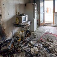 Mărturia femeii rănite de drona explozivă din Galați: „Ardea holul, era o flamă imensă. Am început să strig copilul”