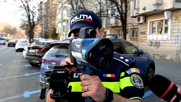 Şofer din Bucureşti, prins pe roşu, a încercat să mituiască poliţistul!