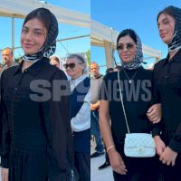 Andreea Bostănică și mama ei, prezente la sfințirea bisericii lui Gigi Becali. Influencerița vrea să se împace cu Iuliana Beregoi