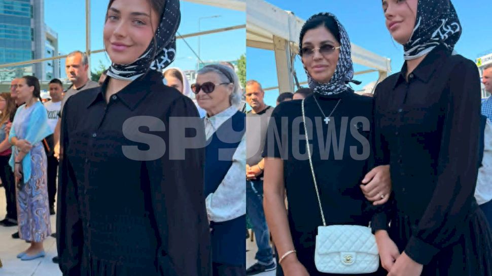 Andreea Bostănică și mama ei, prezente la sfințirea bisericii lui Gigi Becali. Influencerița vrea să se împace cu Iuliana Beregoi