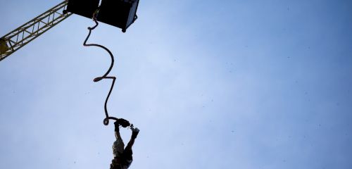 Tragedie la bungee jumping: instructorii au uitat să atașeze coarda de siguranță!