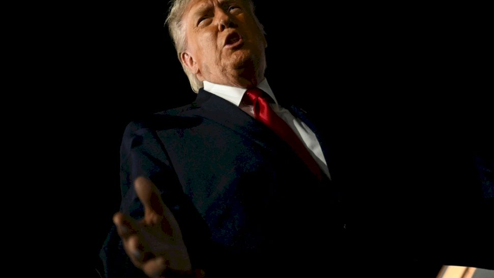 Donald Trump, huiduit pe stadion în timpul imnului național la finala NBA de la New York