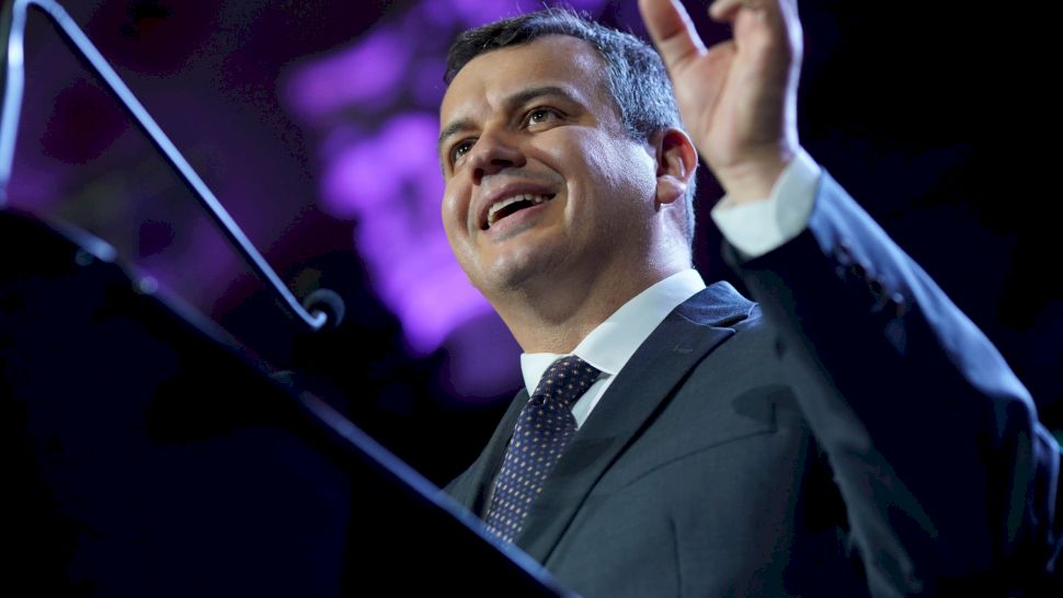 Eugen Tomac, acuzat de risipă de 1,7 milioane lei pe statui și cărți în rusă! Prejudiciul s-a prescris