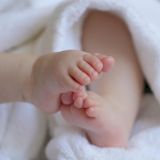 Un copil de 2 ani a fost găsit mort într-un apartament din Galați! Ce s-a întâmplat?