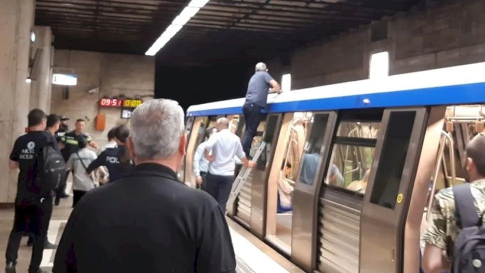 Călătorii din metroul din Capitală, expuși unui pericol neașteptat! Invazia ploșnițelor continuă