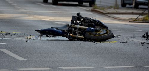 Tragedie în București! Motociclist de 26 de ani, mort după o coliziune cu tramvaiul