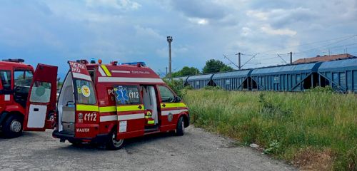 Un băiat de 12 ani din Târgu Neamț, grav rănit după ce s-a electrocutat pe un tren