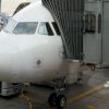 VIDEO. Prăbușirea botului unui avion Boeing în parcarea unui aeroport european! Mai multe victime