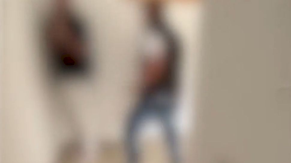 Imagini șocante: Un elev bătut și umilit într-o școală din Tulcea! 5 adolescenți anchetați