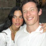Dua Lipa și Callum Turner, nuntă de poveste în Italia: Detalii despre prima rochie de mireasă