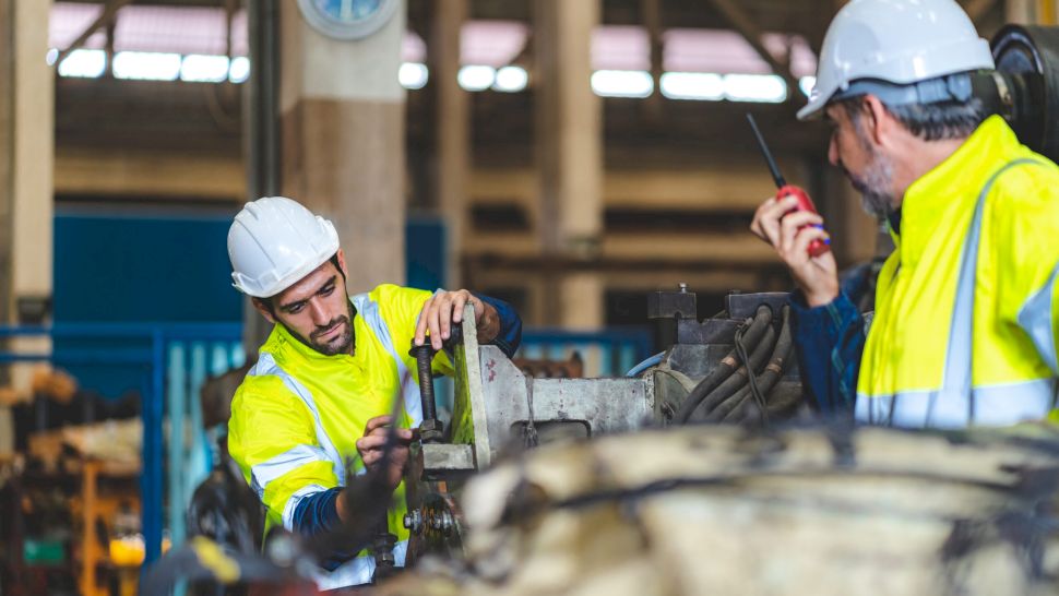 Scăderea salariilor reale ale românilor în ultimul an: O industrie depășește IT-ul cu 15.429 lei net!